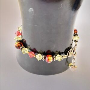 Swarovski crystal bracelet features sparkling Swarovski crystals and glass bead